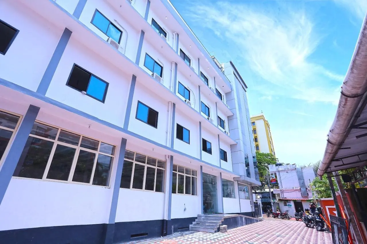 호텔 오요 13577 Tkr 메트로 레지던시 Kochi